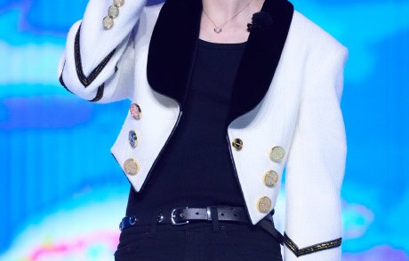 《为明天写封信》舞台表演中，童禹坤和张泽禹等人是如何展现青春叙事的？