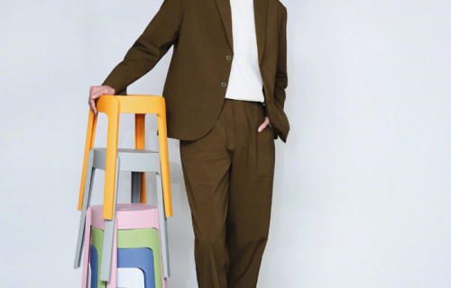 陈星旭春日写真演绎清爽型男|咖色|大片|少年|座椅|氛围