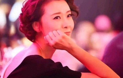 柯蓝：和李亚鹏分手打击大，3个知名男友也告吹，53岁未婚咋样了