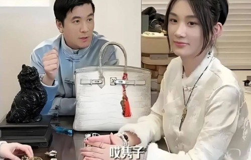 杨子被爆与小28岁女友秘密生子！一面与黄圣依高调示爱，一面暗度陈仓