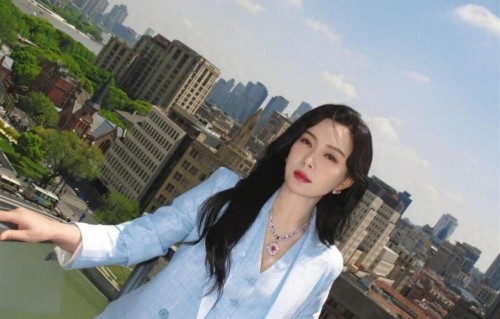 陈数把西装穿成教科书！一刚一柔，藏着40+女人的穿搭顶级思路