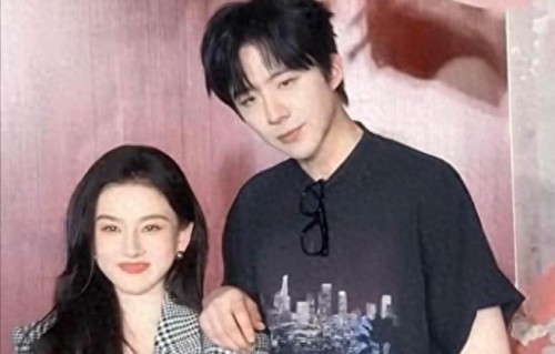 宋祖儿刘宇宁“三亚同框”热搜爆了？小号、榴莲、IP地址全被翻烂 