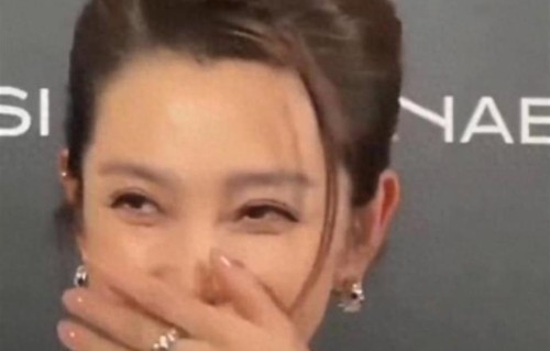 当年怼成龙不怯场 , 如今怼记者被说情商低 , 53岁李冰冰真实一面曝光