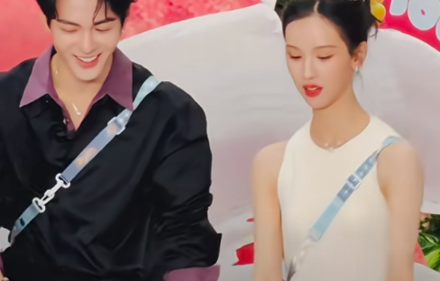 当29岁曾舜晞碰上32岁陈都灵，才知年龄差也不影响CP感，魅力十足