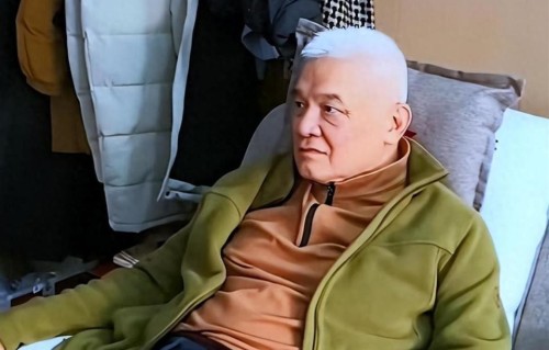 曝68岁钻山豹申军谊患脑梗！头发花白已拄拐，前任嫁其好哥们