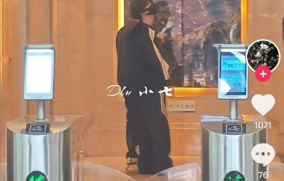 粉丝们如何看待李煜东在娱乐圈中保持的这份纯真少年感？