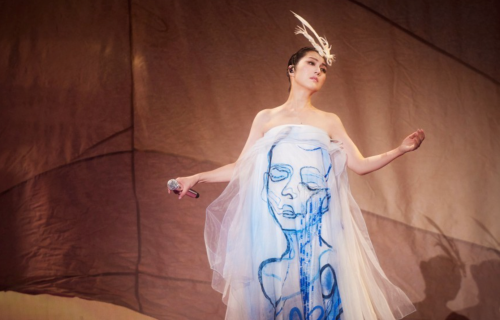 双场售罄！杨千嬅成都开启2026巡演：首创内地体育场“全粤语”纪录，两天吸引7万观众