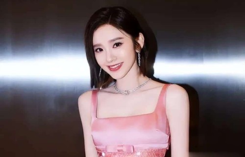 唐艺昕：消失四年，归来仍是闪耀之星