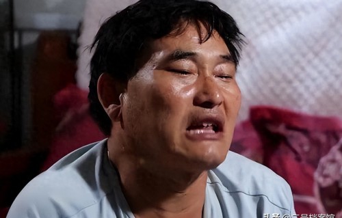 家里现金堆成山 偷养私生子 跳楼身亡？大衣哥为自己私生活谣言正名 