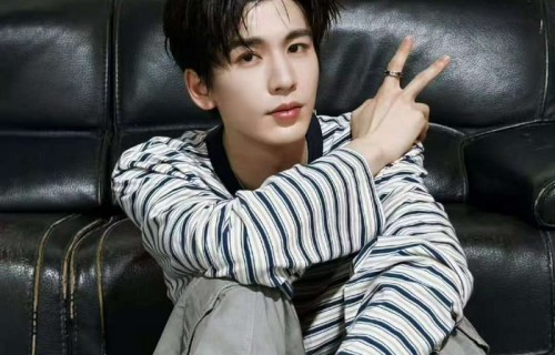 张凌赫回应粉丝评论展现亲和力|权威|骨相