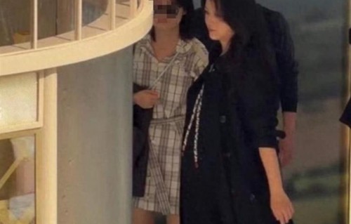 46岁汤唯近况曝光！腹部状态明显，和金泰勇结婚12年后再传喜讯