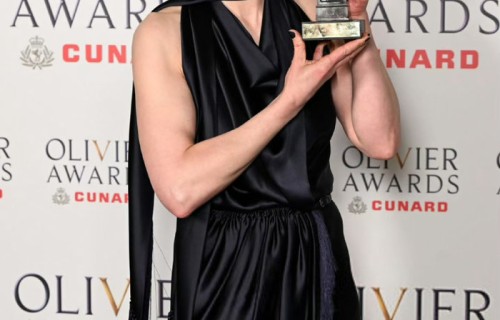 裴淳华凭《非穷穷列举》获2026奥利弗奖最佳女主角