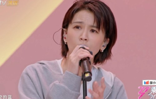 黄灿灿在《乘风2026》二公小考中的具体表现和进步有哪些？