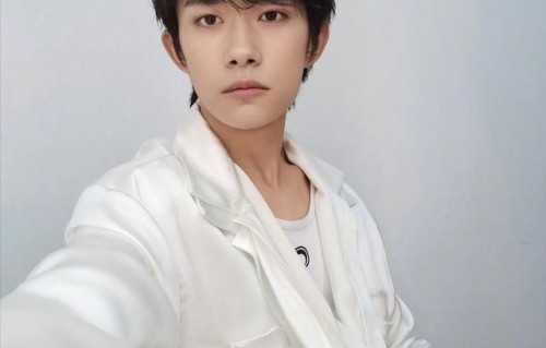 易烊千玺：终于，拉开了同伴之间的差距