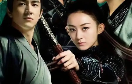 赵丽颖在拍摄《楚乔传》时具体经历了哪些高难度和危险的特技场面？