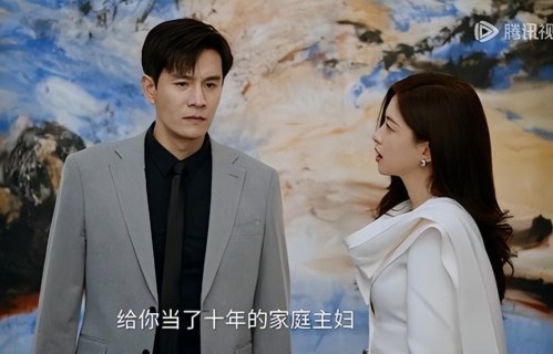 《蜜语纪》里的朱珠把我惊艳了！穿保洁服都迷人，不愧是全球最美