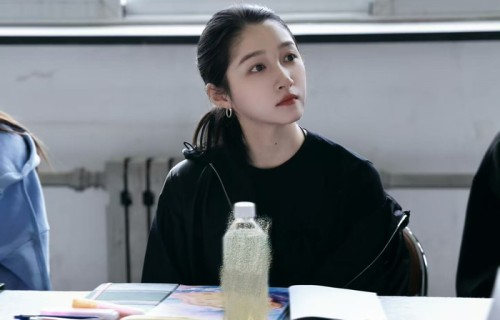 关晓彤参与新剧我与爱同谋剧本围读