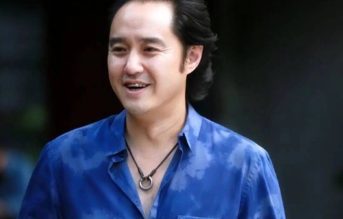 50岁冯雷近况曝光！娶小9岁美女演员生一女，如今婚姻幸福成人生赢家