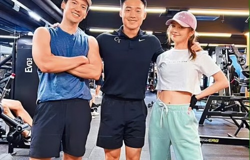 阿sa官宣结婚，钟欣潼祝福她永远被偏爱，杨迪惠英红等众星祝福