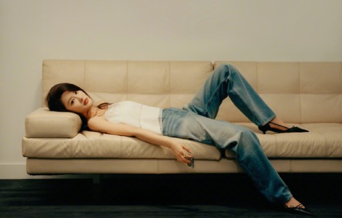 李沁登五月时装封面展清冷贵气都市大女主风范