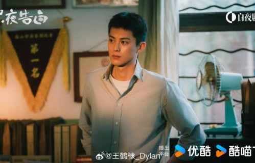 为什么《黑夜告白》中潘粤明和王鹤棣的“对抗路”师徒关系能引发观众强烈共鸣？