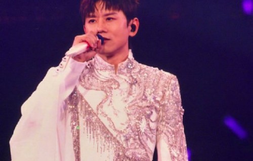 张杰鸟巢收官半个娱乐圈都来了 星光璀璨见证实力与情谊