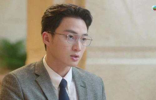 TVB力捧小生被爆是“烟铲”，承认曾模仿梁朝伟，如今变健康男神