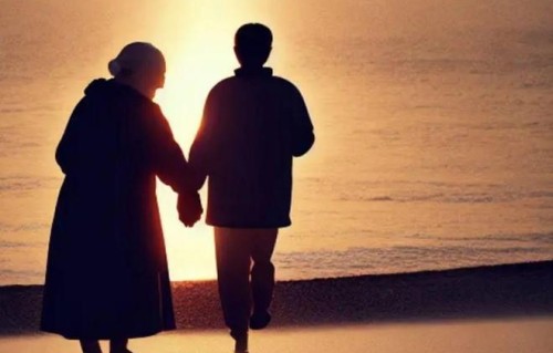 活到现在才明白，兄妹处得好，不靠聚会不靠帮，全靠这3个字