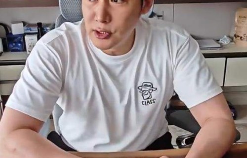 演员陆毅被网友提醒嘴唇发紫去体检，“除了有点胖，都很健康”，此前黄子韬也曾被提醒_新闻