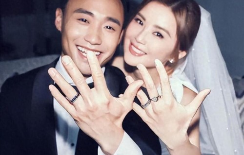 看走眼？蔡卓妍结婚仅1天，老公被扒约女网红，6年前聊天记录曝光