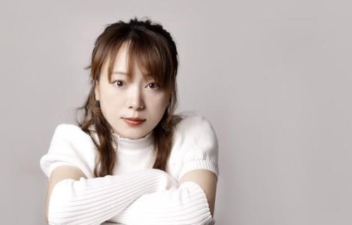 金莎孙丞潇官宣领证！相差19岁终成正果，从曝光到结婚霸榜热搜