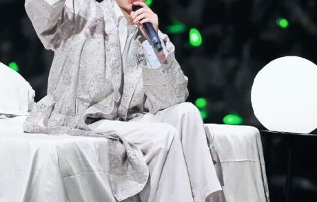 王源演唱会上其音乐IP形象“HUG”会如何与观众互动？|舞台|科技|情感|碎片|狂欢