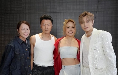 不蹭流量不炒作，马蹄露怒撕张敬轩后，捐小学拒命名的往事被扒出