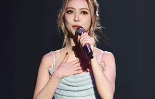 香港“最后”一个天后，被拍到和黑人出入酒店，如今44岁孤身一人 