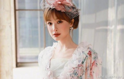 43岁吴昕跟好友郑凯聚餐，姐弟恋长跑八年，曾坦言不想结婚生孩子