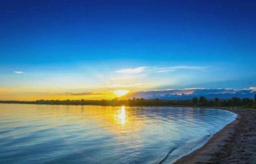 两性关系真相：老了才明白，异性靠近背后的原因，远比你想复杂