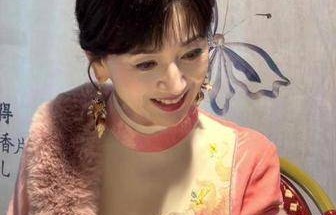 73岁赵雅芝现身搜狐大会，直言无年龄焦虑，致敬经典白素贞