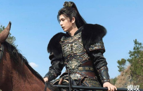 原创张凌赫凭《逐玉》爆红后,有人捧、有人黑,他真的能站稳吗?|谢征|热度|粉丝|杨洋|娱乐圈