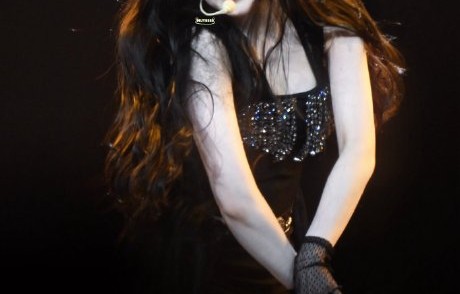 裴珠泫在WIEA盛典上的中文撒娇具体是如何表现的？