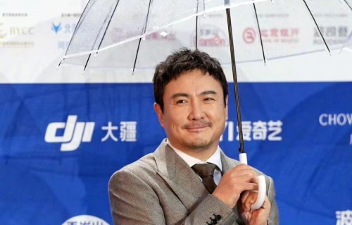 老戏骨坐角落，沈腾被拆散，新人挤C位，北影节座位大戏太现实了