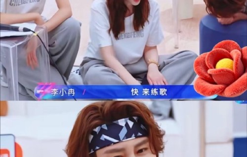 李小冉与队长王濛在后台清唱时的互动细节有哪些？