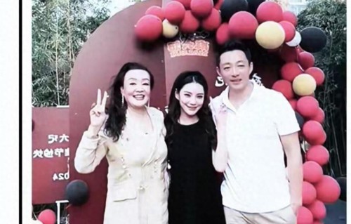 汪小菲脱稿演讲帅出圈，马筱梅带娃忙搬家，张兰海外拼事业太拼