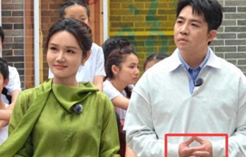 俞灏明永庆坊大方亮相,疤痕明显戒指藏幸福,网友纷纷留言祝福