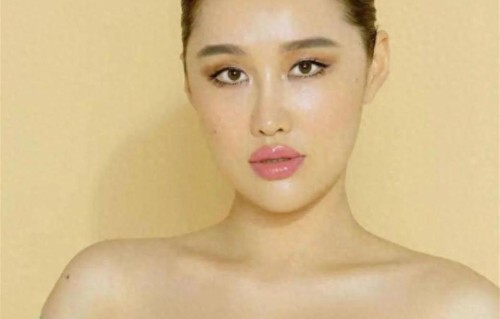 知名女歌唱家，却嫁大30岁二婚老头，今丈夫老态尽显，她到底图啥