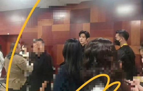 肖战亮相北京大学生电影节，造型路透曝光