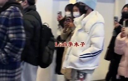 邓佳鑫本次电影节红毯表现，在粉丝和媒体中获得了怎样的评价？