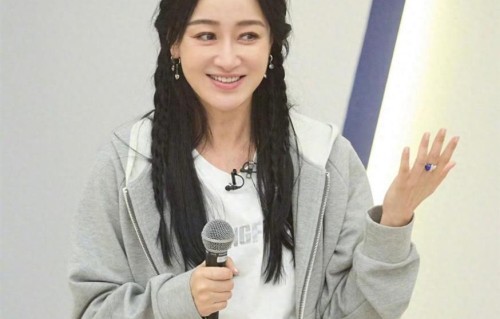 热搜霸榜！赵子琪被淘汰硬刚浪姐，王濛当场甩脸，内娱吃相太难看