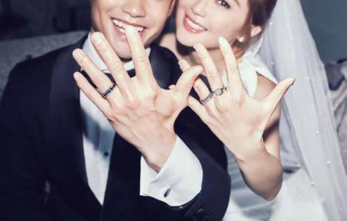 43岁蔡卓妍官宣再婚！嫁给小10岁健身教练，明星好友纷纷祝福