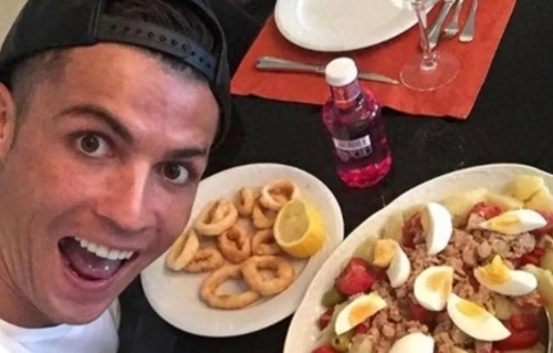 C罗御厨：他不吃面粉制品喜欢吃蔬菜 不喝牛奶与哈兰德彻底相反 
