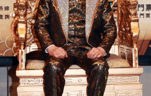 94岁胡枫宣布6月再战红馆！挑战“最年长华语艺人”世界纪录，曾志伟自荐当嘉宾